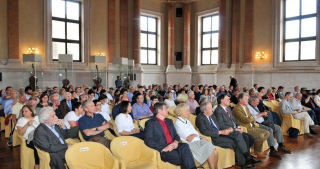 Conferenza promossa dalla Nuova Libreria Rinascita, sulla Scienza e la Tecnica, con il premio Nobel e senatore a vita,Carlo Rubbia, e con la scienziata Maria Chiara Carrozza. Salone Vanvitelliano (palazzo Loggia), 11.5.2015